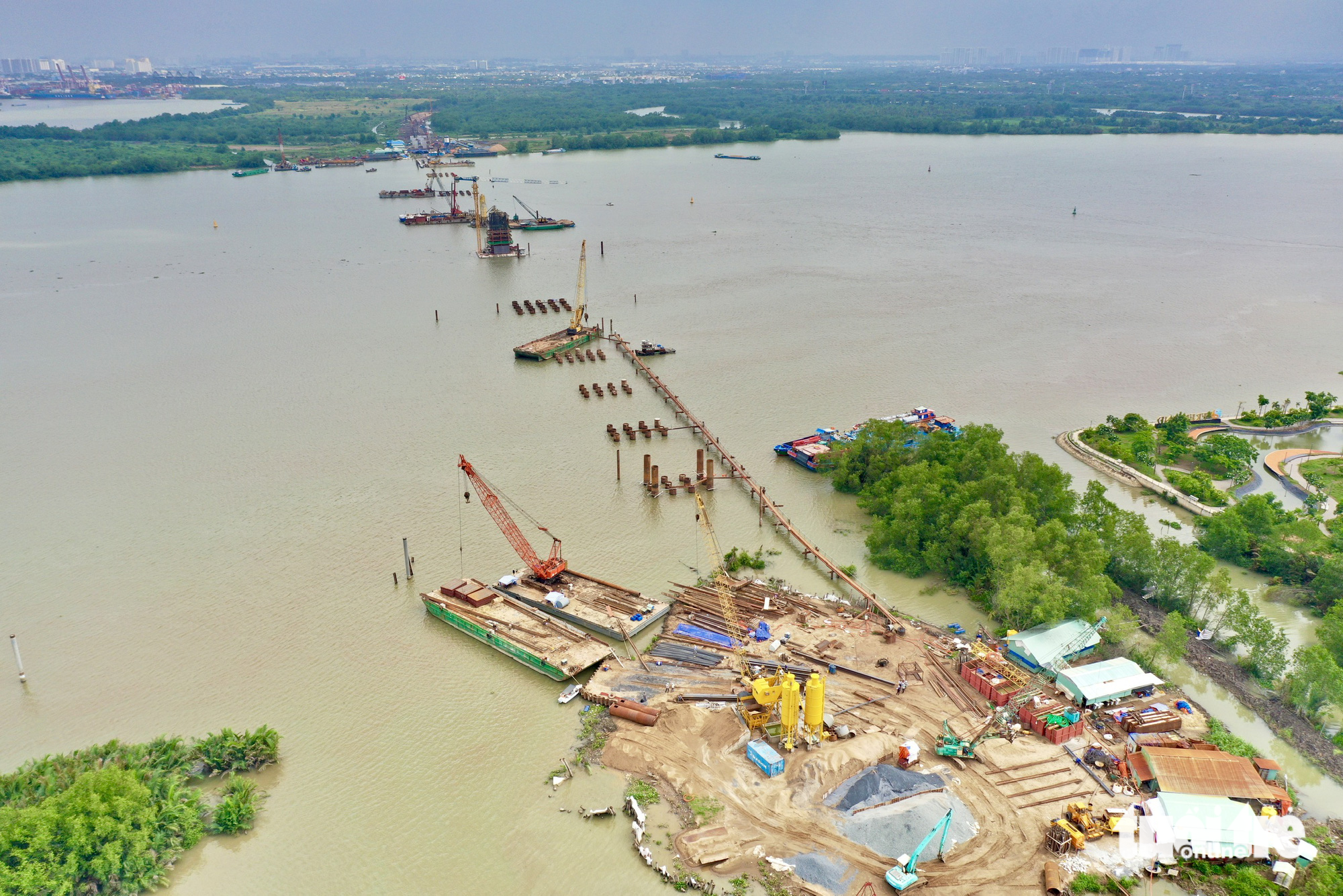 Công trường cầu Nhơn Trạch lớn nhất đường vành đai 3 TP.HCM