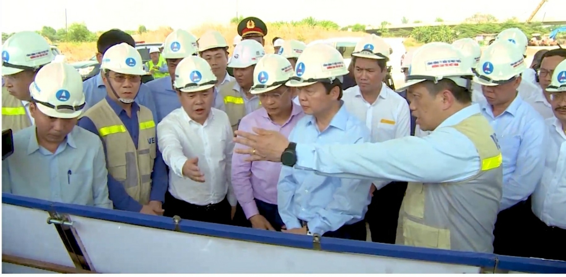 Phó thủ tướng Trần Hồng Hà: Khẩn trương bổ sung, hoàn thiện hồ sơ mời thầu gói thầu thân nhà ga sân bay Long Thành