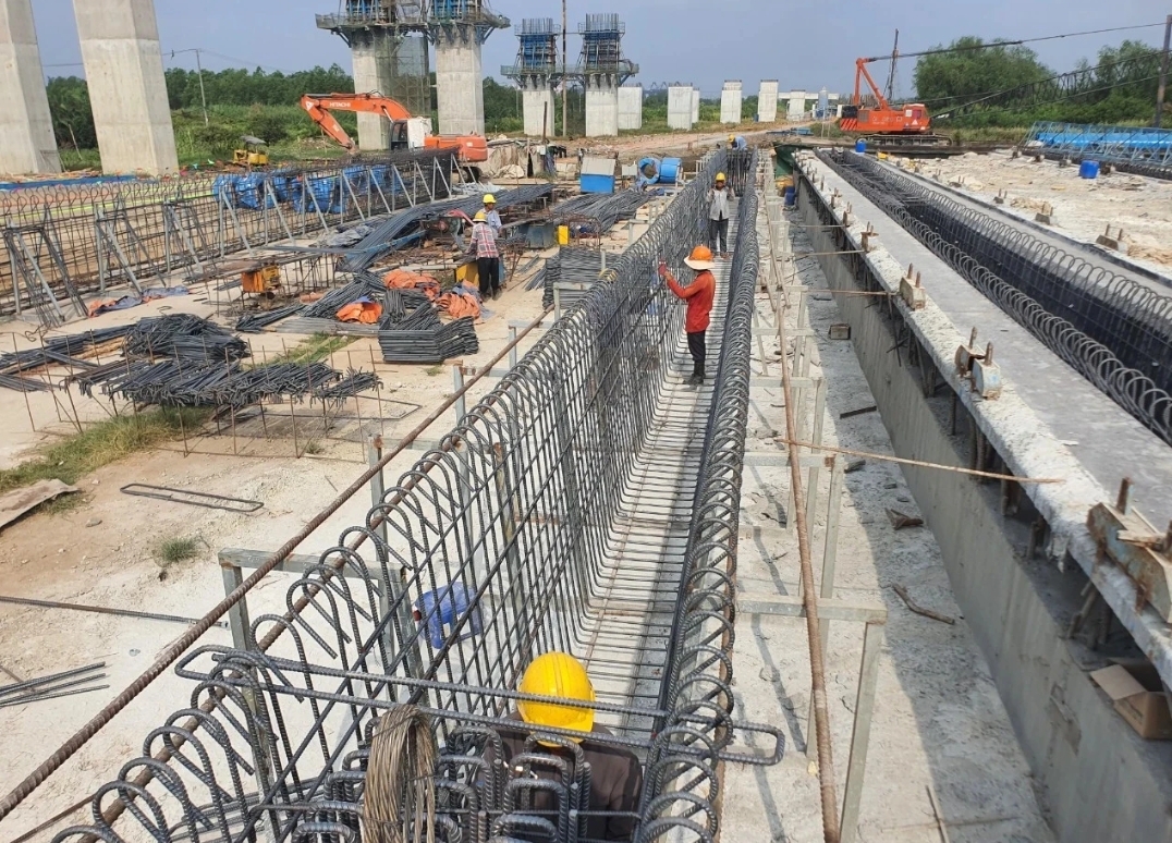 Trước thềm giao thừa, cầu Nhơn Trạch 6.900 tỉ nối TP.HCM - Đồng Nai vẫn rầm rập thi công